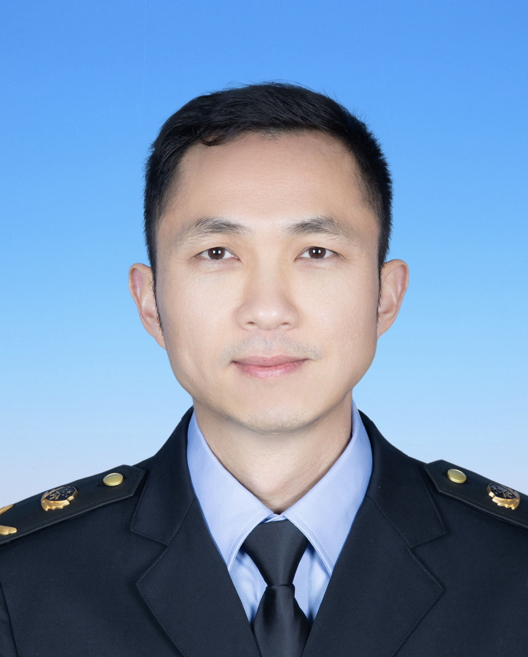 何一晟