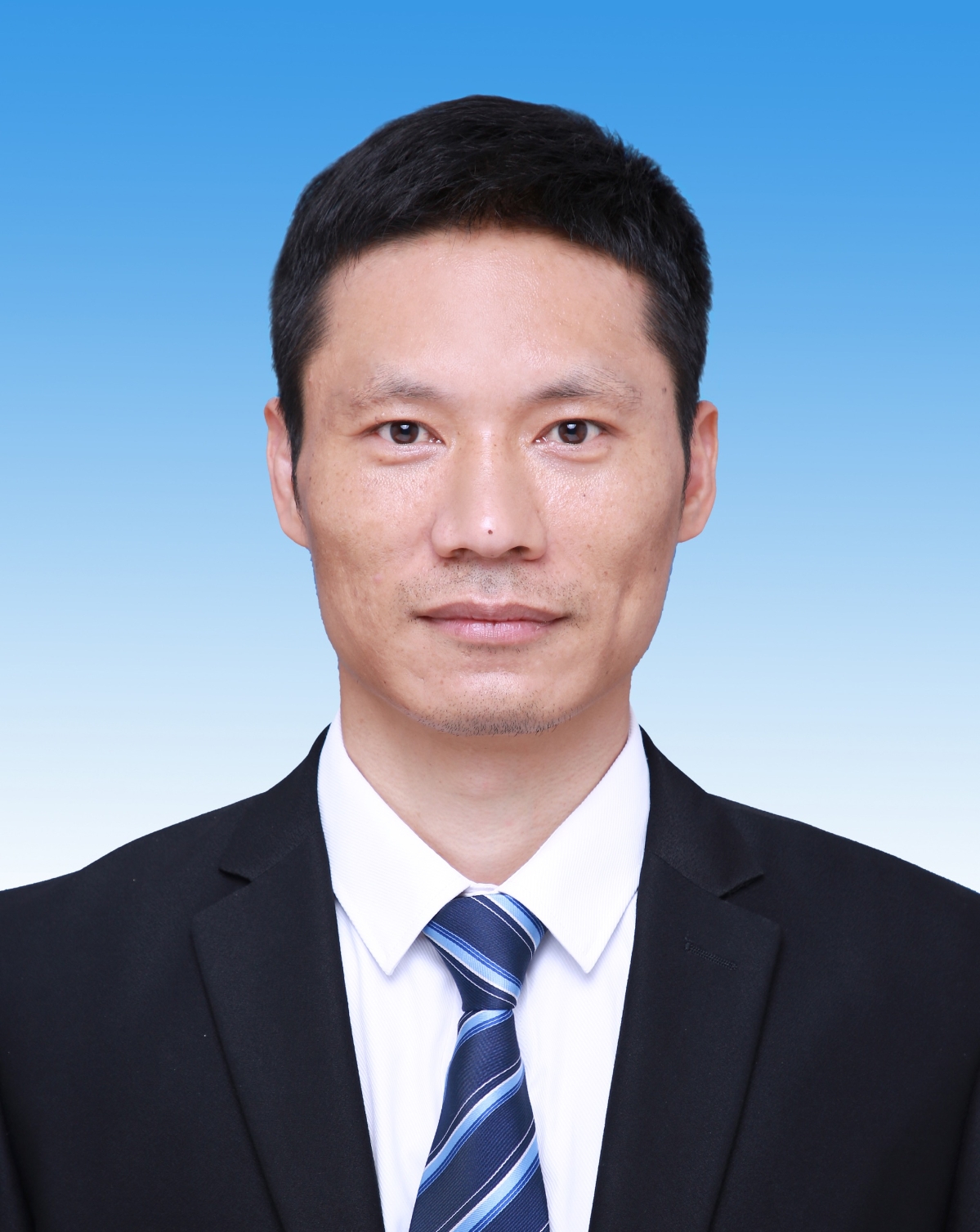 俞一泳